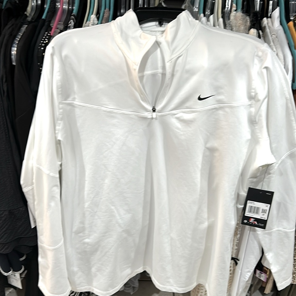 Nike pro warm fabric provides sweat wicking base layer of support